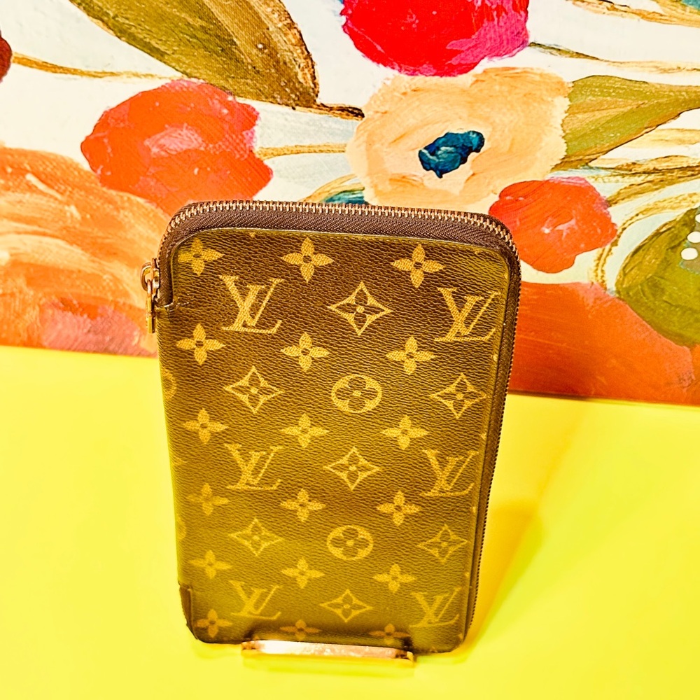 Louis Vuitton Brown Monogram zipped Wallet - Picture 10 of 14